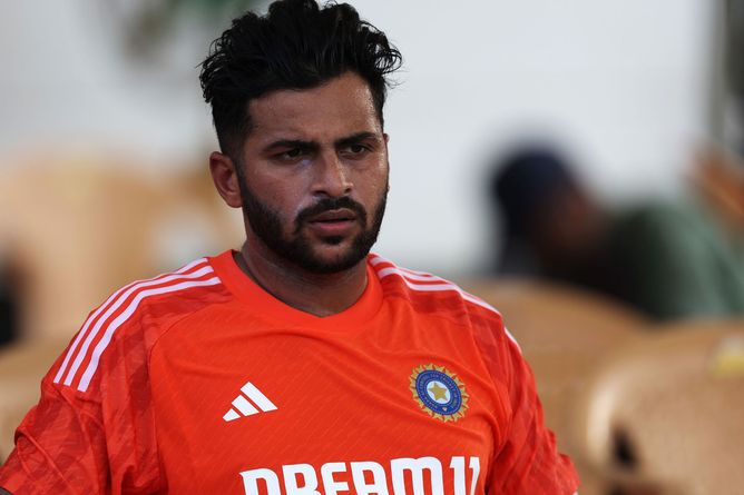 IPL 2025: Predicting 3 players who could pick up the most wickets in today’s LSG vs PBKS match ft. Shardul Thakur