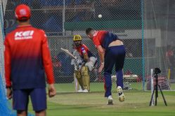 Virat Kohli discusses batting with Australian fast bowler during RCB practice session for IPL 2025 [Watch]