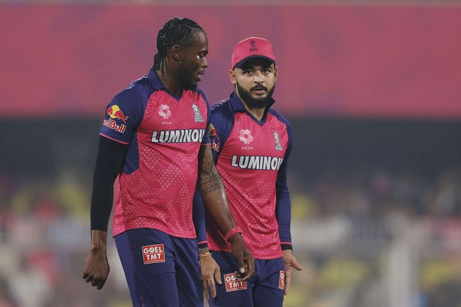 Riyan Parag clicks picture with Guwahati ground staff and throws phone back to them after RR vs CSK IPL 2025 match [Watch]