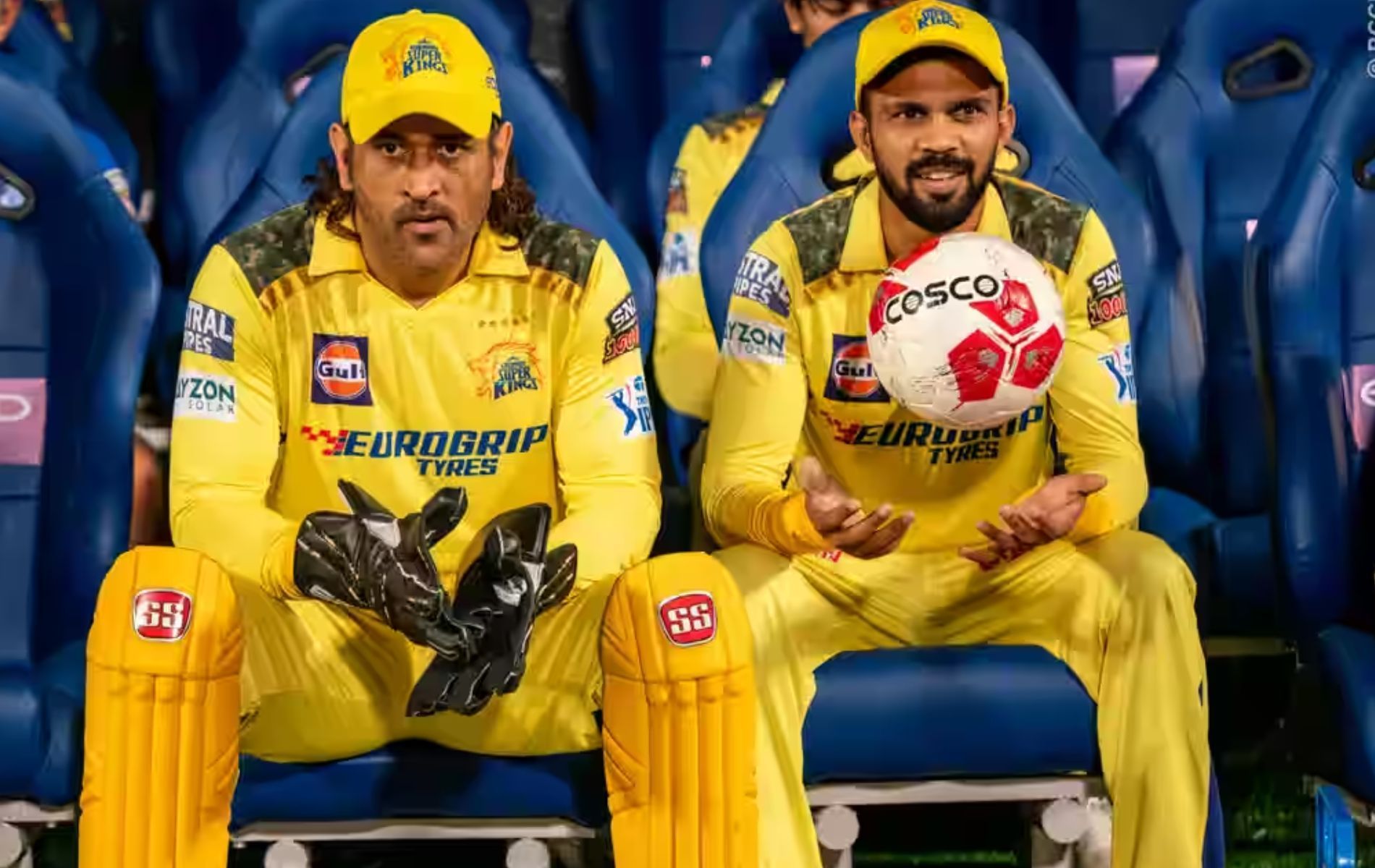 MS Dhoni (left) with Ruturaj Gaikwad. (Pic: iplt20.com)