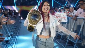 "She's my favorite" - 42-year-old WWE star heaps massive praise on IYO SKY