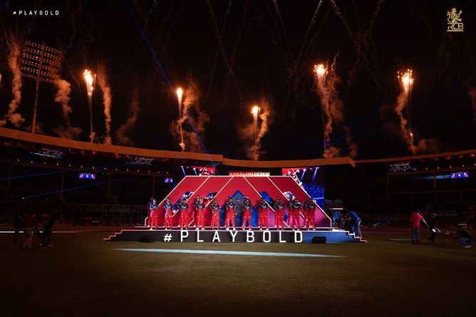 Fans erupt with chants of 'ABD, ABD' during RCB Unbox event 2025 [Watch]