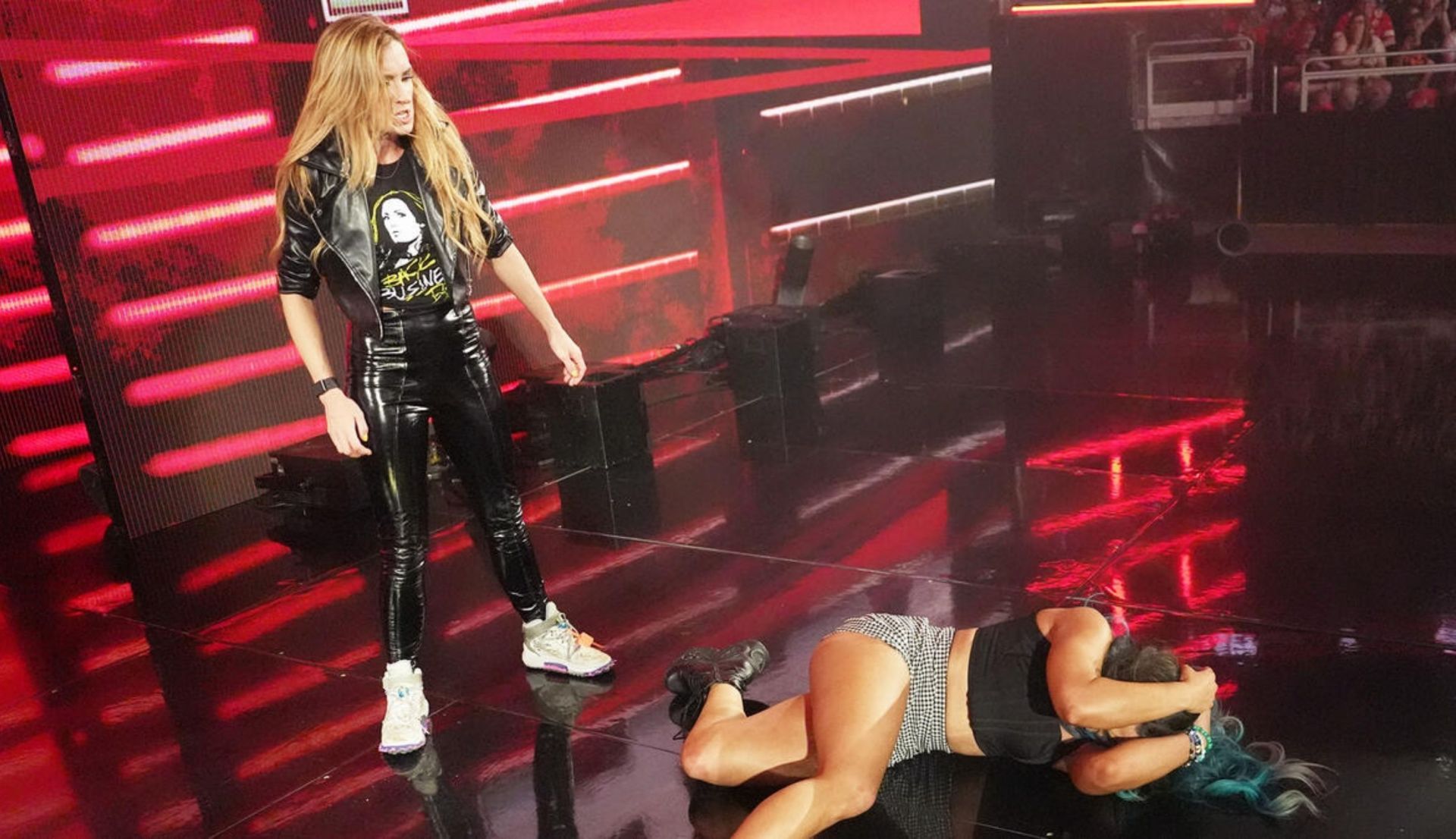 बैकी लिंच, लायरा वैल्किरिया पर हमला करने के बाद (Photo: WWE.com)