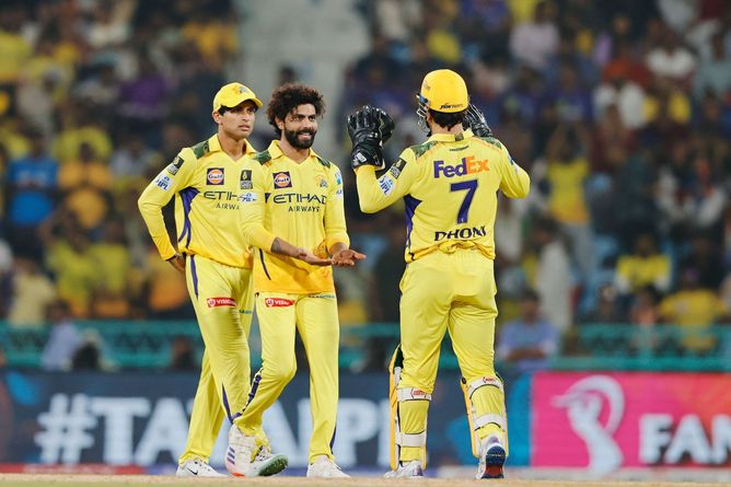 Ravindra Jadeja hilariously celebrates in umpire’s face after ending Ayush Badoni’s lucky cameo in LSG vs CSK IPL 2025 match [Watch]
