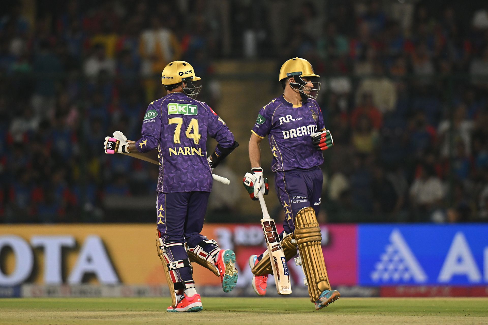Sunil Narine and Rahmanullah Gurbaz gave KKR a flying start in their IPL 2025 clash against DC. [P/C: Getty]