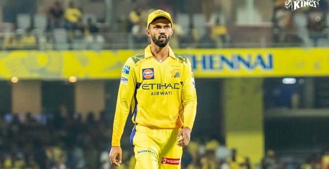 Ruturaj Gaikwad applauds as MS Dhoni hits crucial boundary in LSG vs CSK IPL 2025 match [Watch]