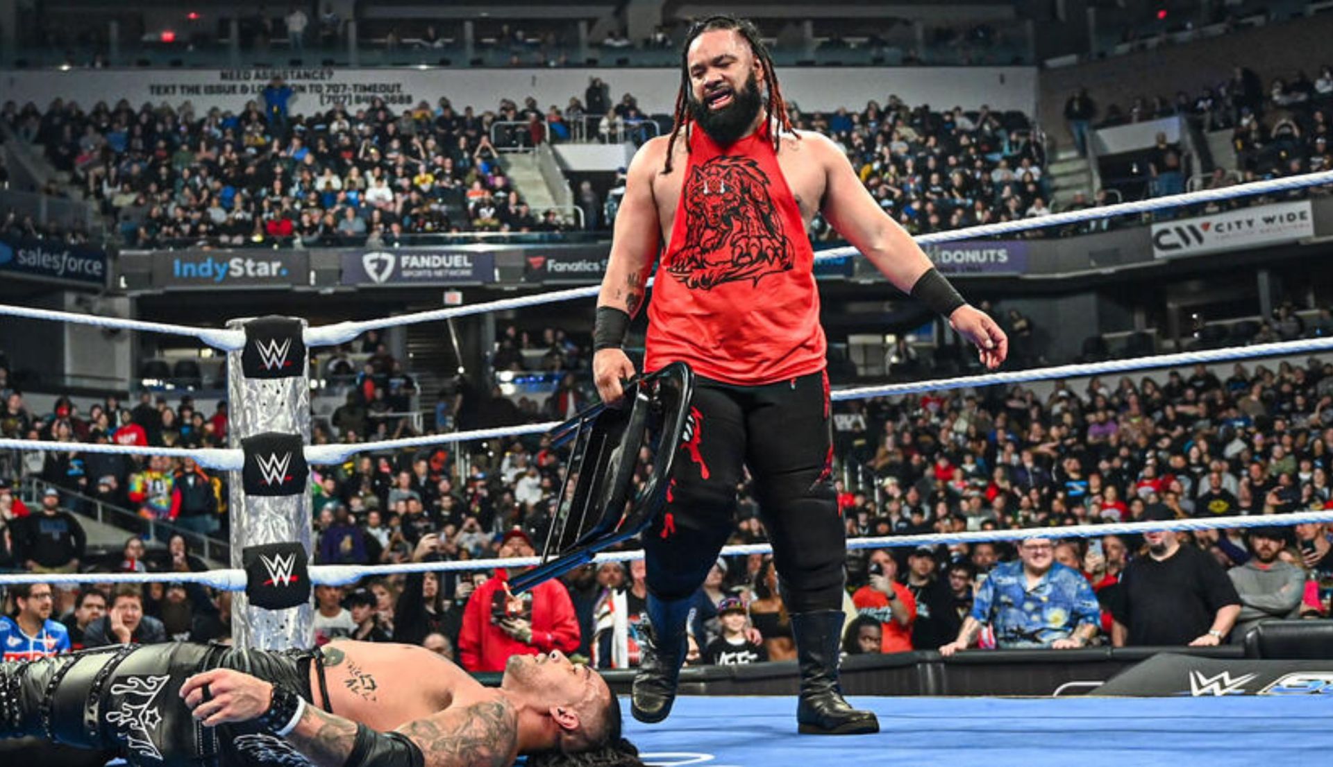 जेकब फाटू रिंग में तबाही मचाने के बाद (Photo: WWE.com)