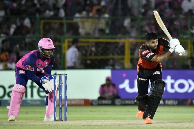 5 CSK players in IPL 2025 who were earlier in SRH ft. Rahul Tripathi
