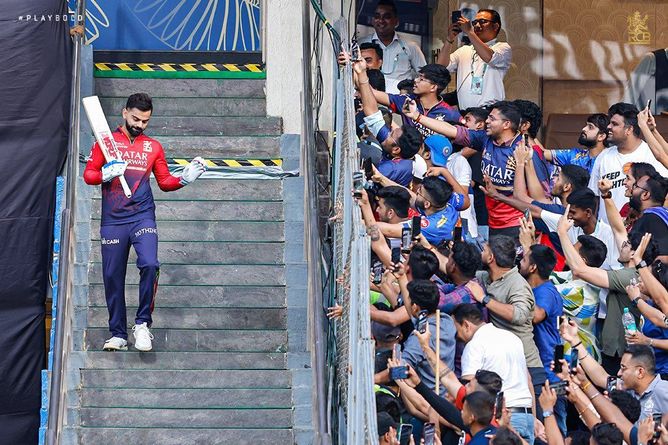 “Side mein aa, tere ko main batata hoon” - Virat Kohli recalls getting sledged by Indian pacer on IPL debut in 2008 [Watch]