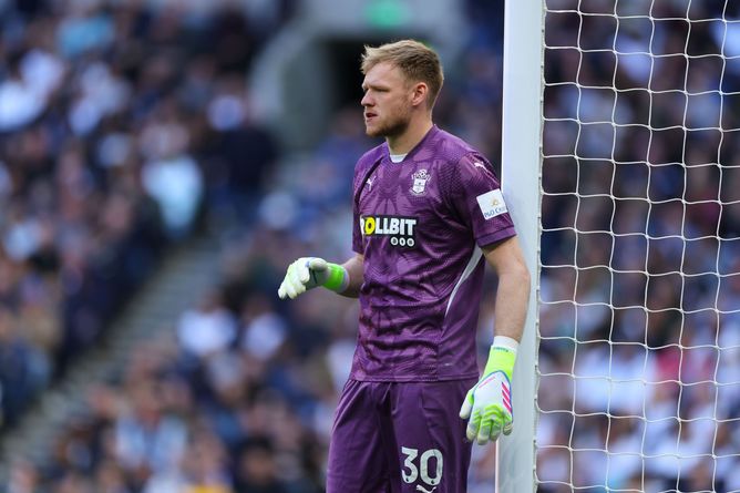 "He’ll be the one to push Arsenal through"- Aaron Ramsdale believes Gunners star will win 'crucial battle' that will help defeat PSG
