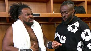 330 lbs WWE star falls on Xavier Woods' face; New Day member potentially injured