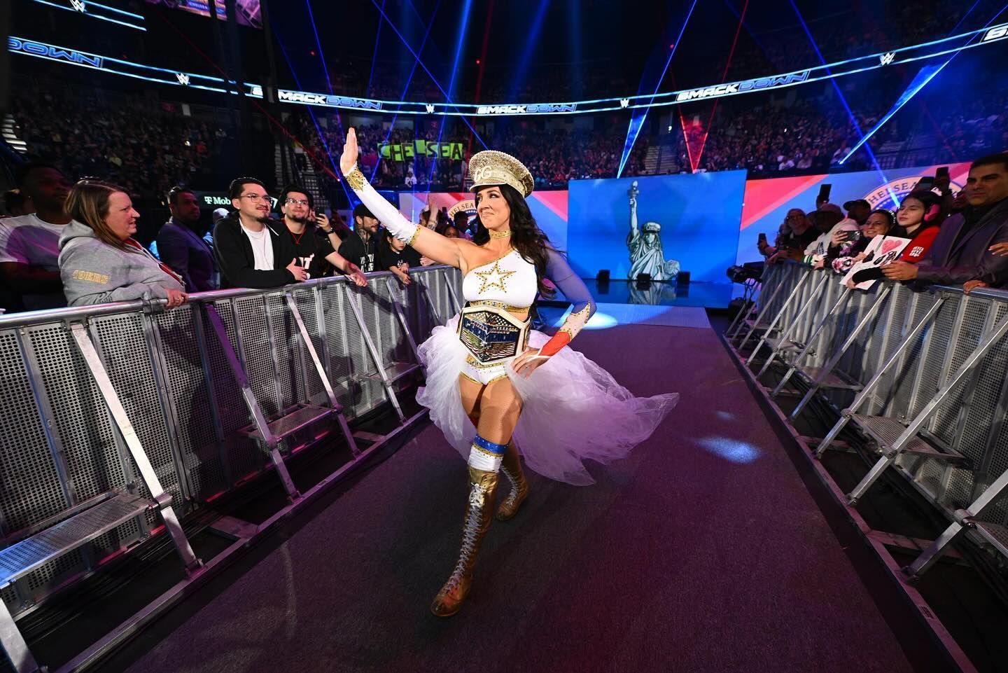 WWE स्टार चेल्सी ग्रीन एंट्री करते हुए (Photo: Chelsea Green Instagram)