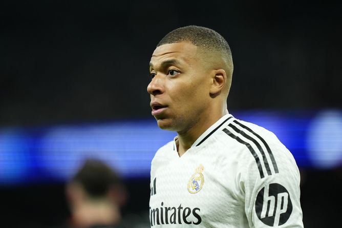 "Unless he changes, we won't see the Mbappe we knew" - Daniel Riolo claims Real Madrid star will be wasted unless key change is made