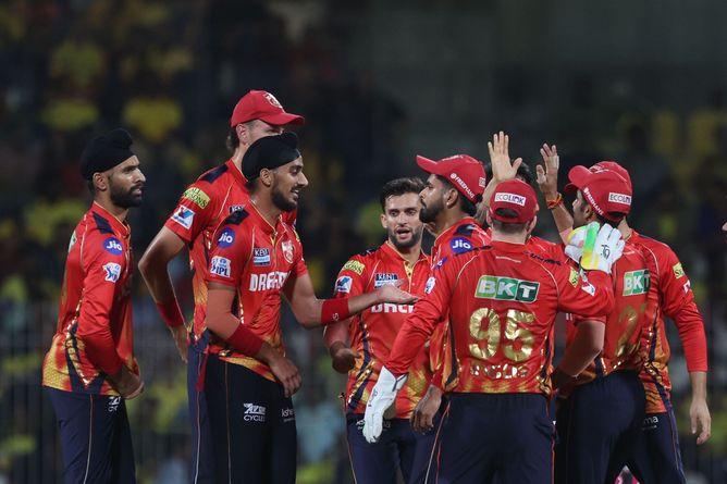 Punjab Kings bowler's family celebrates a wicket with great enthusiasm during CSK vs PBKS match [Watch]