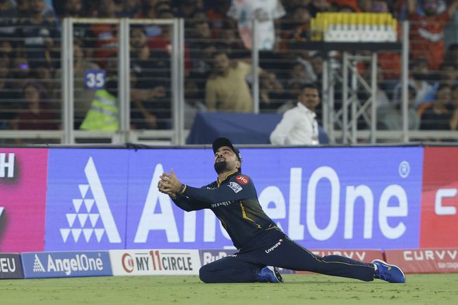 Rashid Khan pulls off spectacular running catch to send dangerous Travis Head packing for 20 in GT vs SRH IPL 2025 clash [Watch]