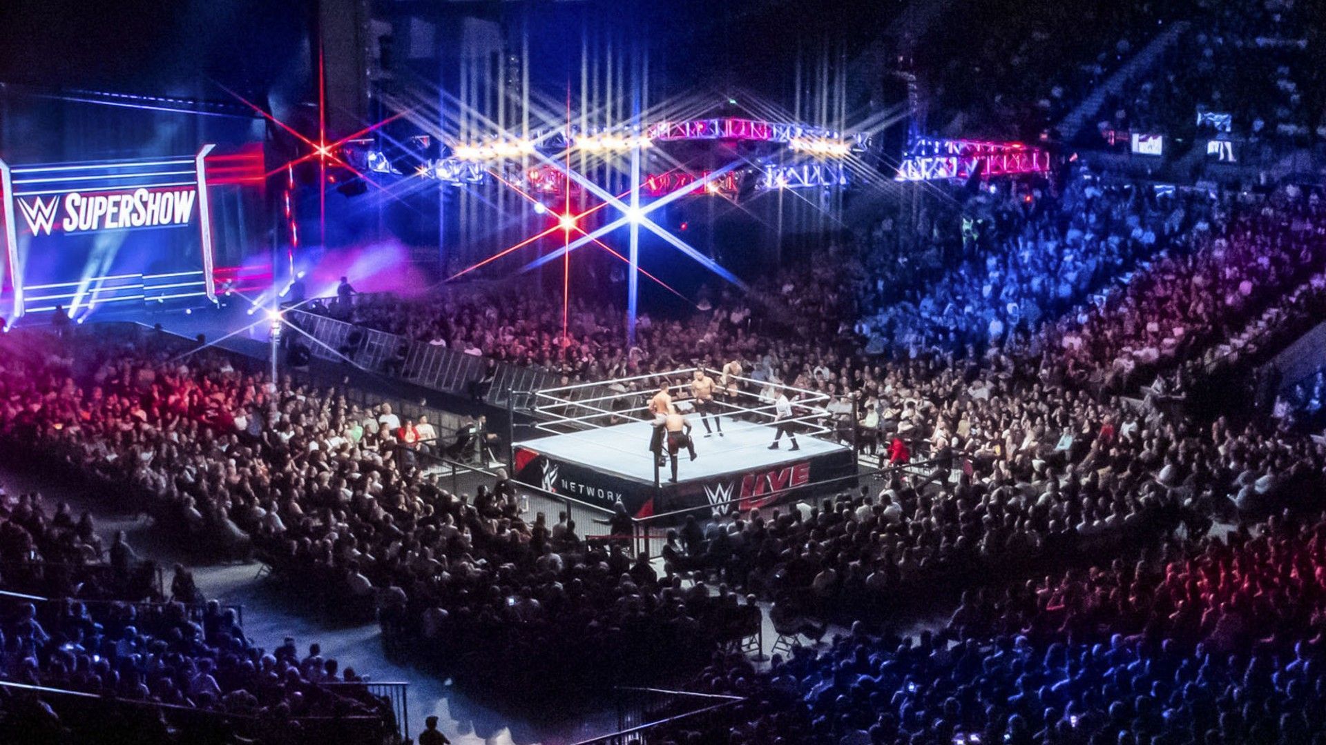 The WWE Universe attends a non-televised Supershow