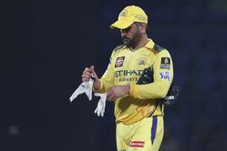 Fans chant “Dhoni, Dhoni” in Delhi metro despite loss in CSK vs RR IPL 2025 match [Watch]