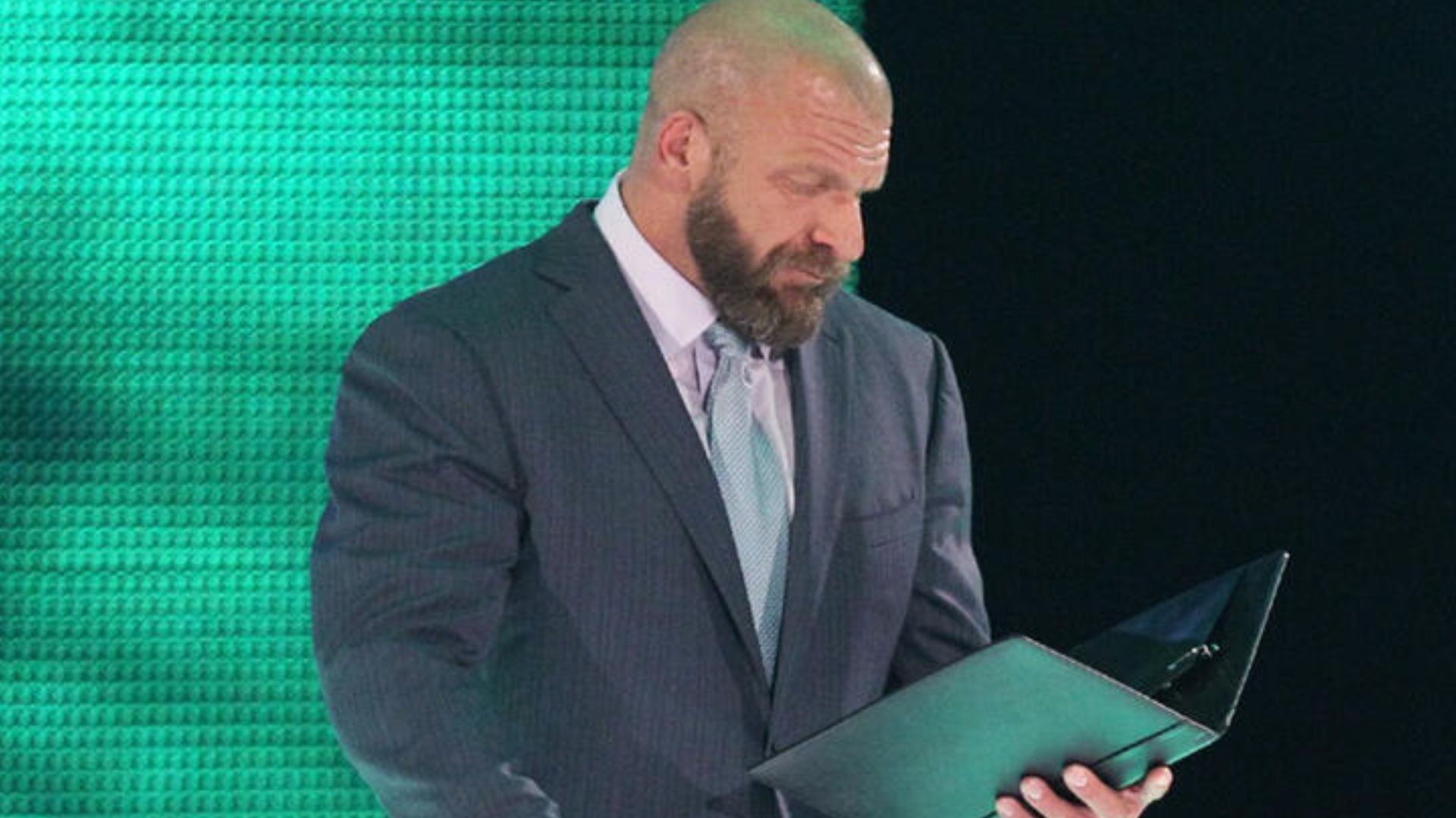 The star is connected (Credit: WWE.com)