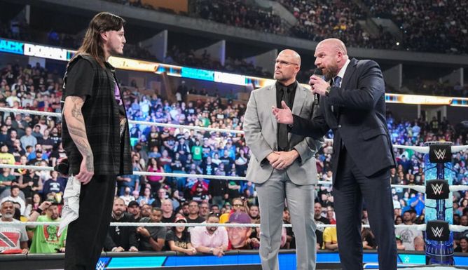 "मुझे रेसलिंग से प्यार है"- WWE ऑफिशियल ने एक आखिरी मैच लड़ने की जताई इच्छा, देखें वीडियो