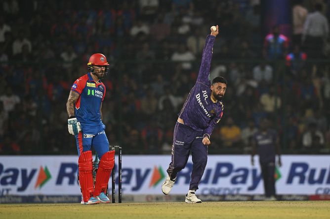 IPL 2025: Predicting 3 players who could pick up the most wickets in today’s KKR vs CSK match ft. Varun Chakaravarthy