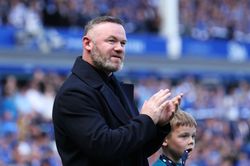 Wayne Rooney names three signings Manchester United to make this season; One former player and 2 Chelsea targets