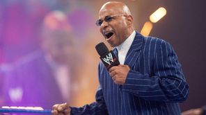 "Not firm enough" - WWE RAW authority needs to step up, says Teddy Long (Exclusive)