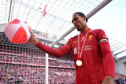 "When I was his age, I wasn’t as good as him" - Virgil Van Dijk makes big claim about Liverpool teammate