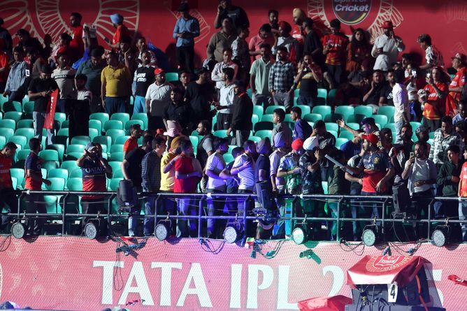 Punjab Kings & Delhi Capitals players return from Dharamsala after IPL 2025 suspended for a week [Watch]