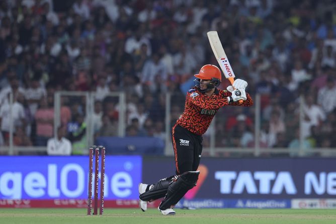 IPL 2025: Predicting 3 players who could score the most runs in today’s SRH vs DC match ft. Abhishek Sharma