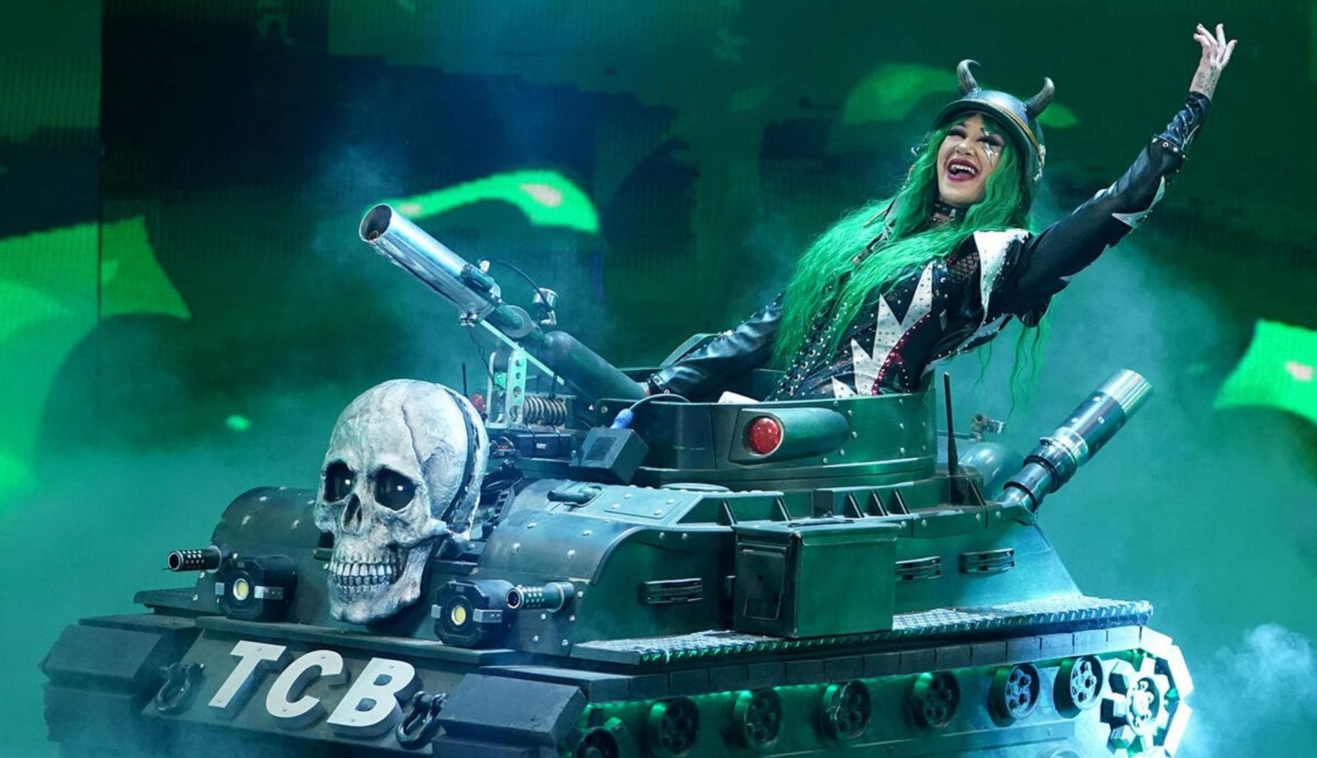 शॉट्ज़ी टैंक पर एंट्री करते हुए (Photo: WWE.com)