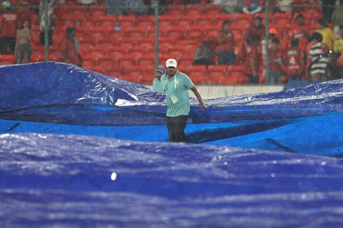 What will happen if the SRH vs DC IPL 2025 match ends in no result due to rain?