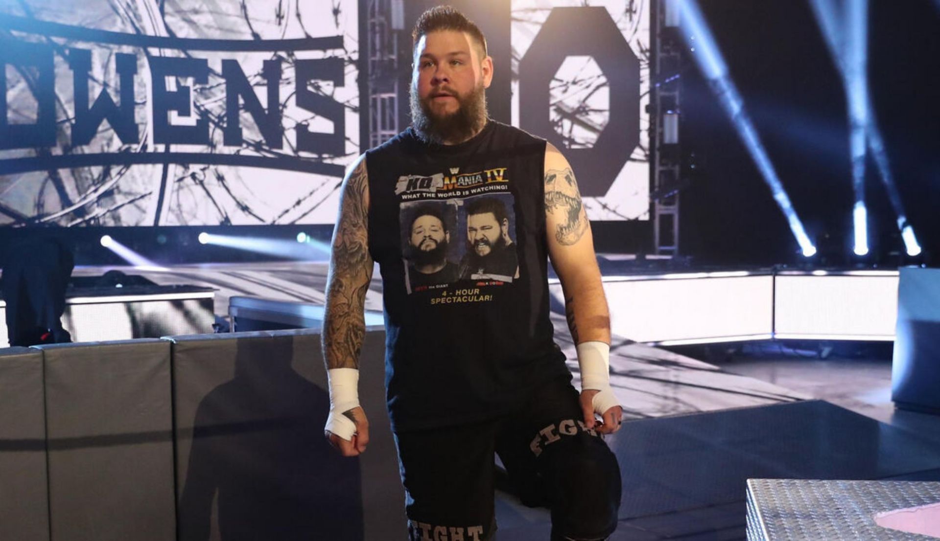 केविन ओवेंस एंट्रेंस के दौरान (Photo: WWE.com)