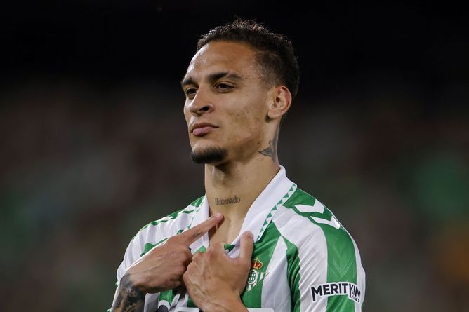 “I’ll provide the car if he has to be kidnapped” - Spain legend makes hilarious claim about blocking Antony’s return to Manchester United