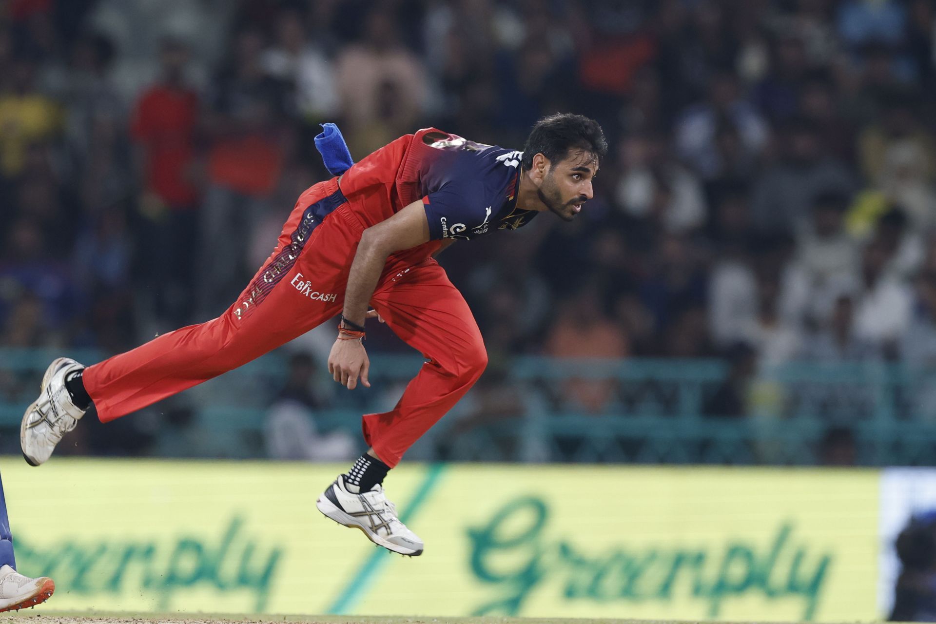 Bhuvneshwar Kumar proved expensive in RCB&#039;s IPL 2025 clash against LSG. [P/C: Getty]