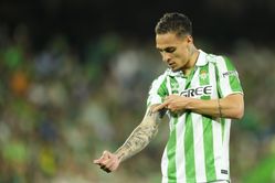“What an honour to have you here, idol, at this special moment in my life!!” - Manchester United loanee Antony hosts Brazil legend at Real Betis