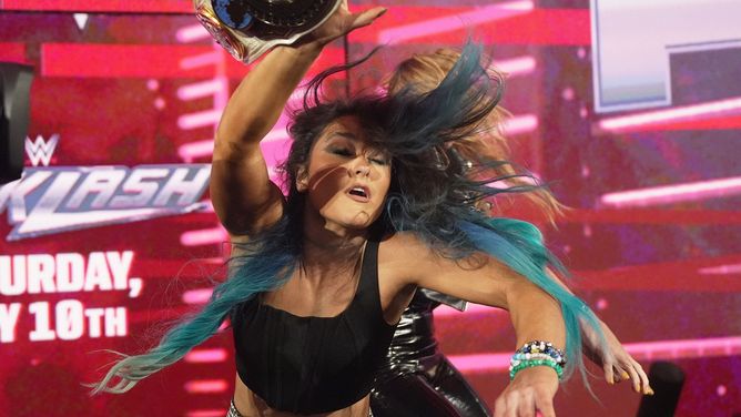 Lyra Valkyria details real-life reason for heat with Becky Lynch ahead of WWE RAW