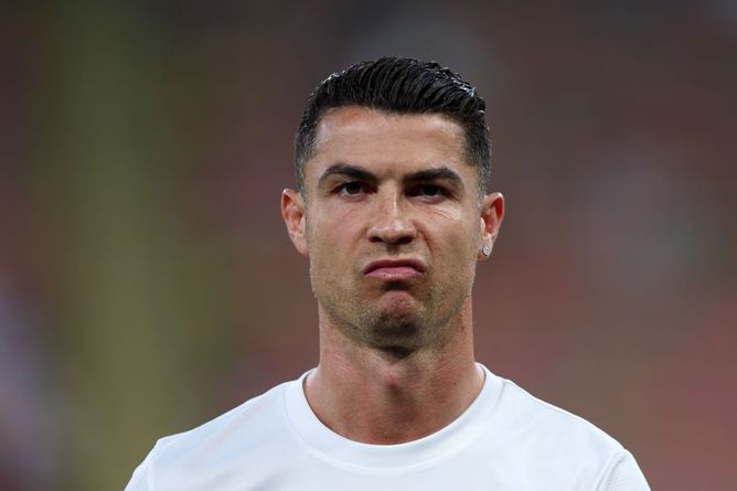 "It would be a great fight to watch" - Former fighter wants Cristiano Ronaldo to take on ex-Barcelona star in MMA fight