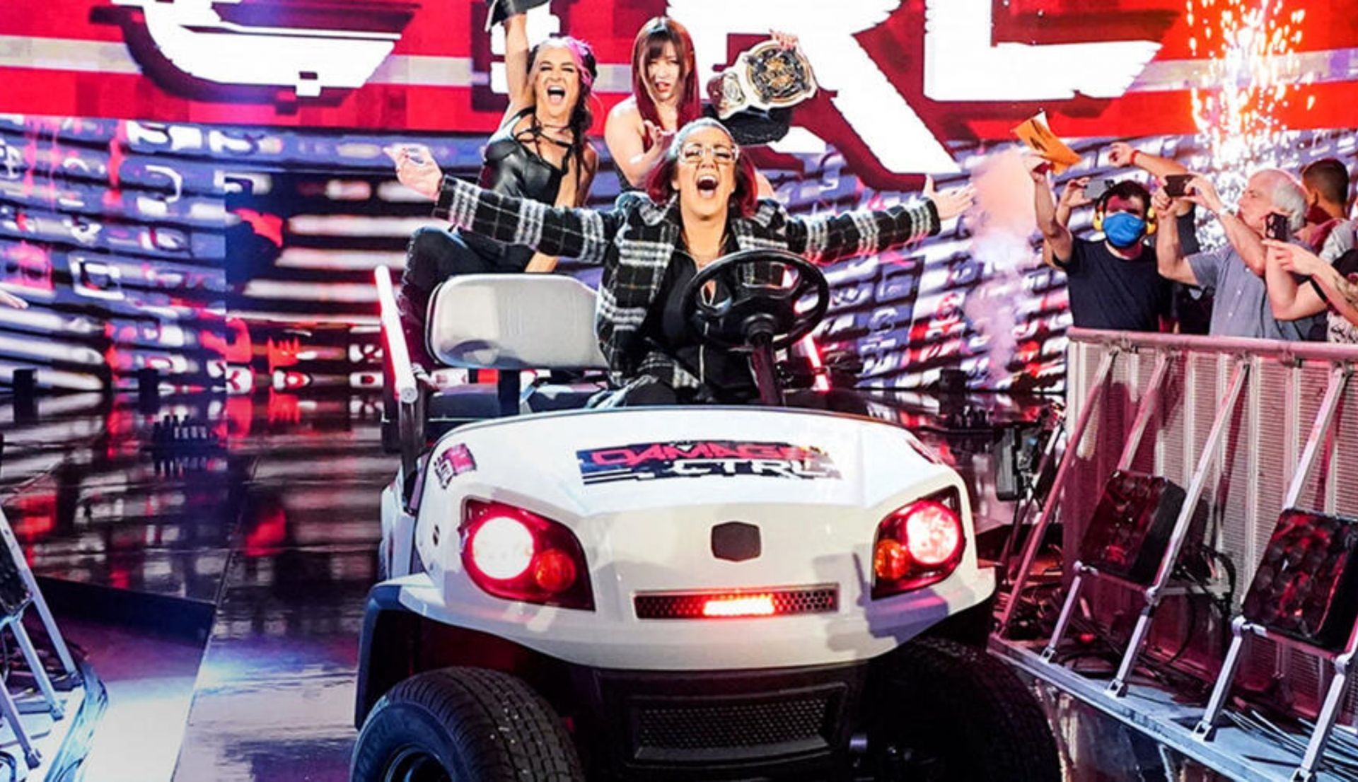 डैमेज कंट्रोल एंट्री करते हुए (Photo: WWE.com)
