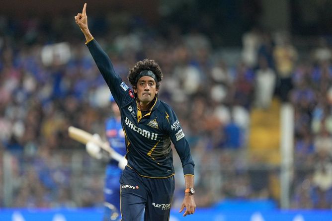 Gujarat Titans finally hold onto a catch as Suryakumar Yadav perishes for 35 in MI vs GT IPL 2025 game [Watch]