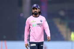 KL Rahul spotted at Mumbai airport after returning from Dharamsala following IPL 2025 suspension [Watch]