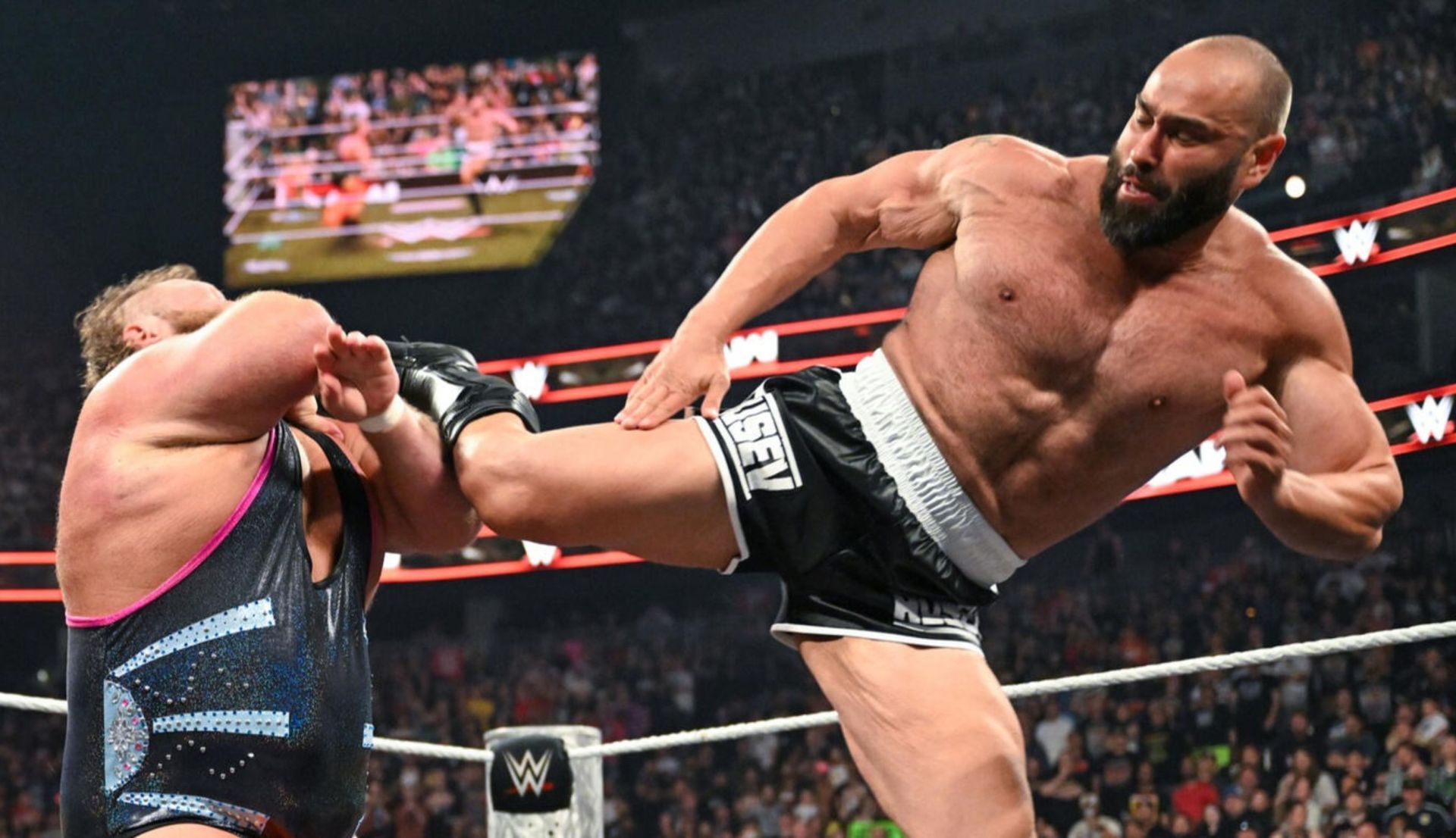 रुसेव, ओटिस पर किक लगाते हुए (Photo: WWE.com)