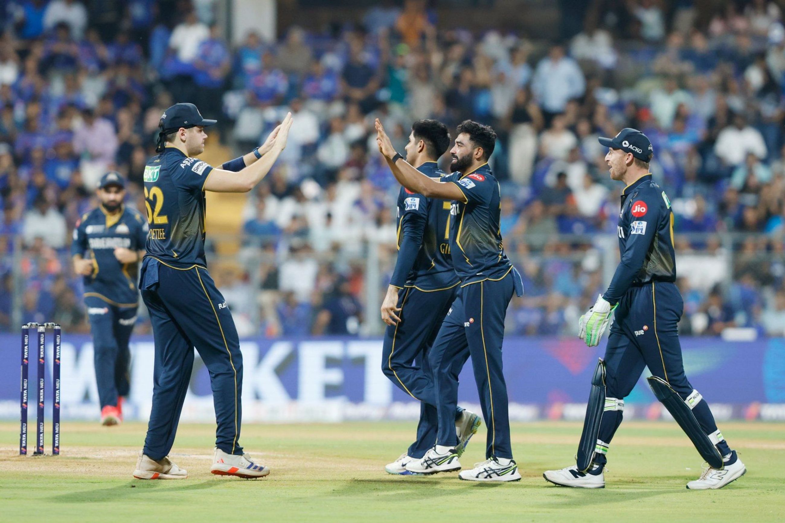Mohammed Siraj removes Ryan Rickelton for two (Image via X-@IPL)