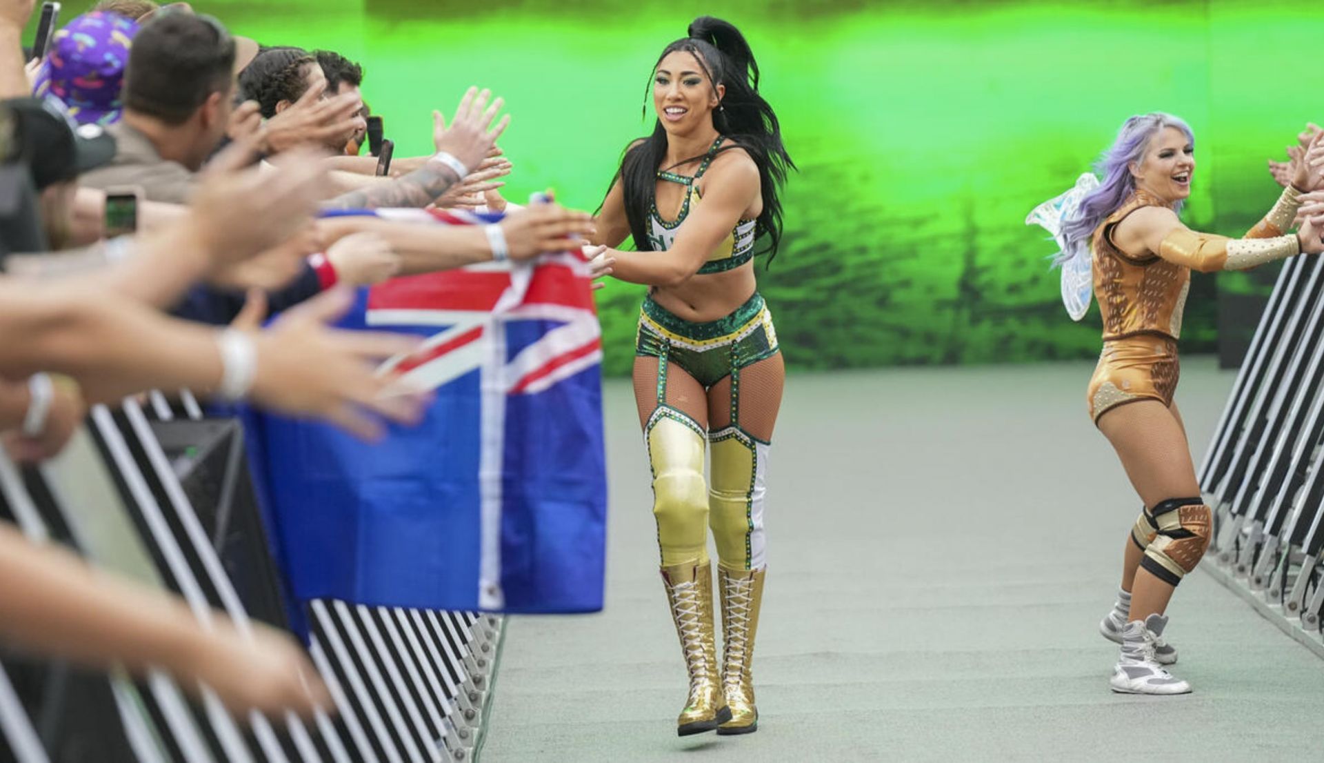 इंडी हार्टवेल एंट्री करते हुए (Photo: WWE.com)