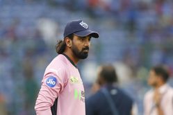 KL Rahul clicks pictures and signs autograph for Telangana MLA and daughter ahead of SRH vs DC IPL 2025 match [Watch]