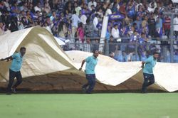Mumbai yellow alert today: What are the chances of rain during the MI vs DC IPL 2025 match?