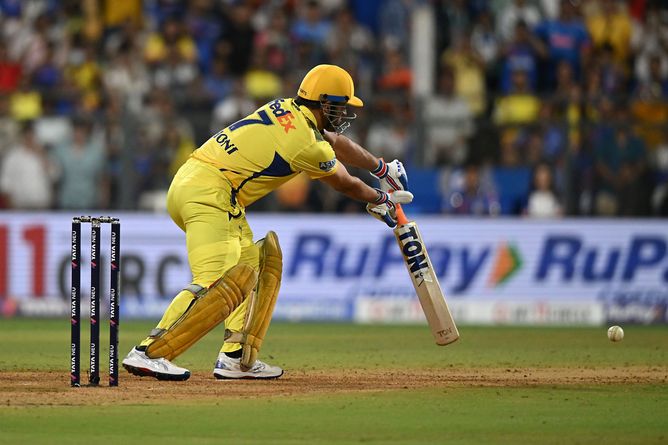 AI makes 3 predictions for today's KKR vs CSK IPL 2025 match; No. 2 is about MS Dhoni