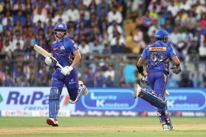 Will Jacks' luck finally runs out as he is dismissed for 53 by Rashid Khan in MI vs GT IPL 2025 match