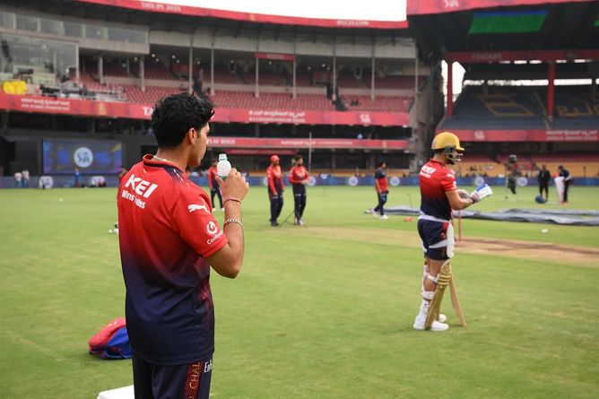 “No GPS needed” - Swastik Chikara seen following Virat Kohli ahead of RCB vs CSK IPL 2025 match [In Pictures]