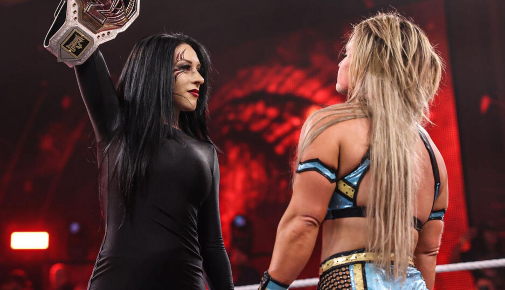 स्टैफनी वकेर और जॉर्डिन ग्रेस आमने-सामने (Photo: WWE.com)