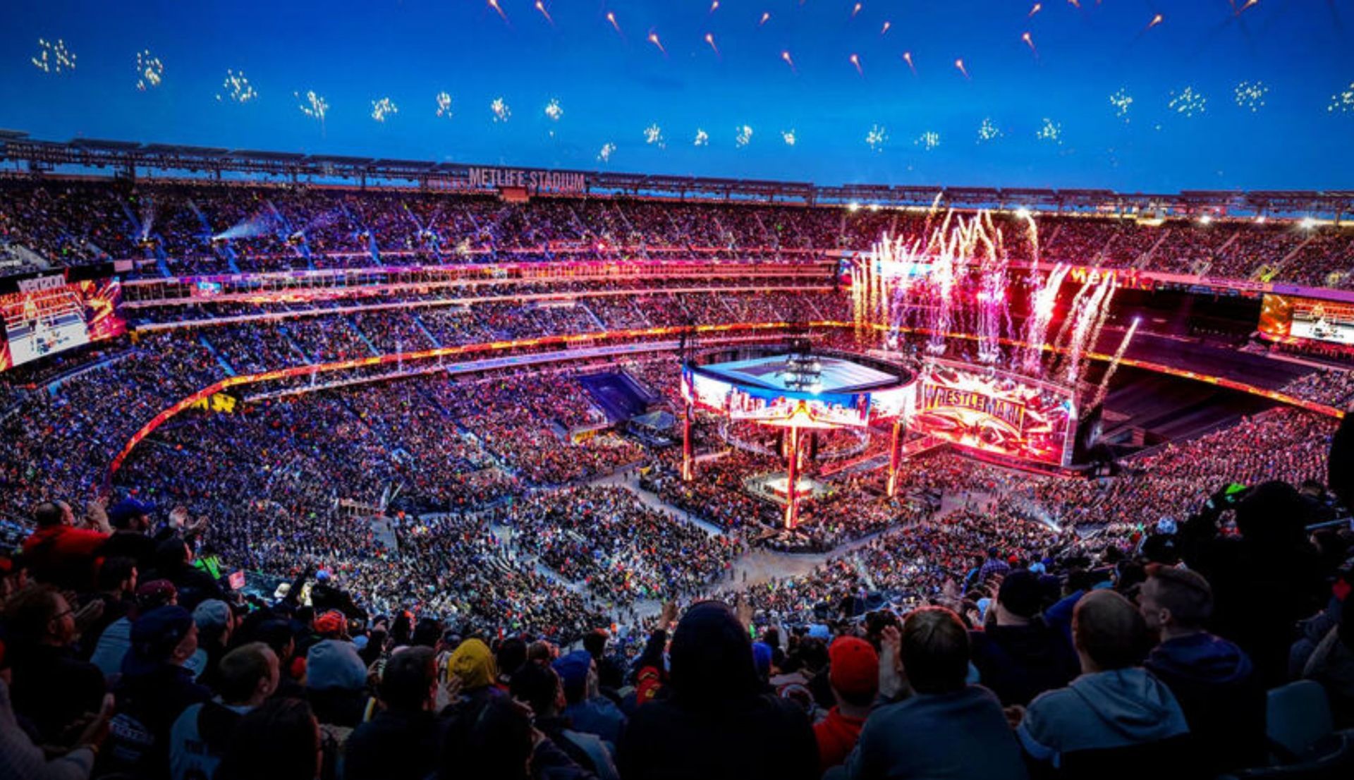 WrestleMania के दौरान मौजूद हजारों फैंस (Photo: WWE.com)